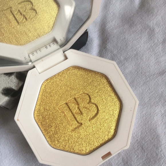 Fenty Beauty Other - Fenty Beauty Killawatt Highlighter Trophy Wife